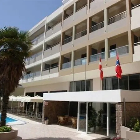 Saint Constantine Aparthotel 3*