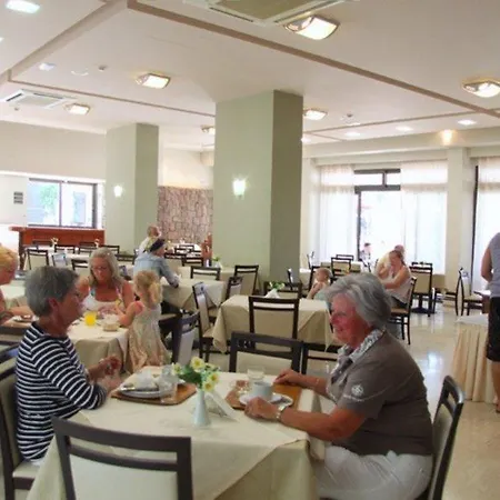 Saint Constantine Aparthotel 3*