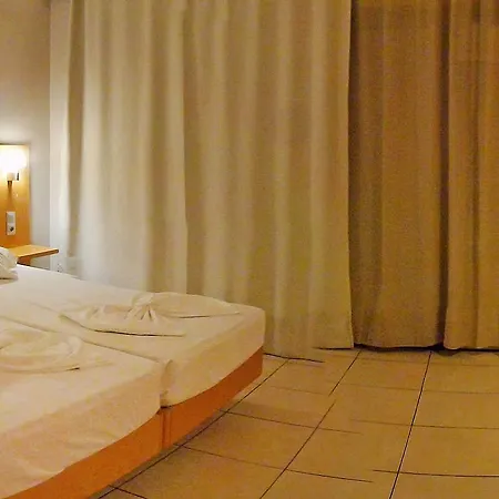 Ξενοδοχείο με διαμερίσματα Saint Constantine