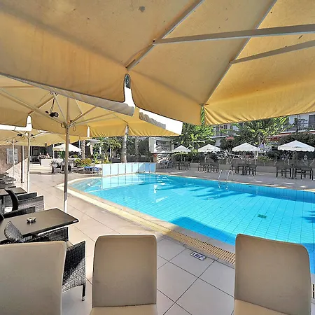 Saint Constantine Ξενοδοχείο με διαμερίσματα 3*