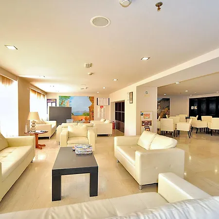 アパートホテル Saint Constantine